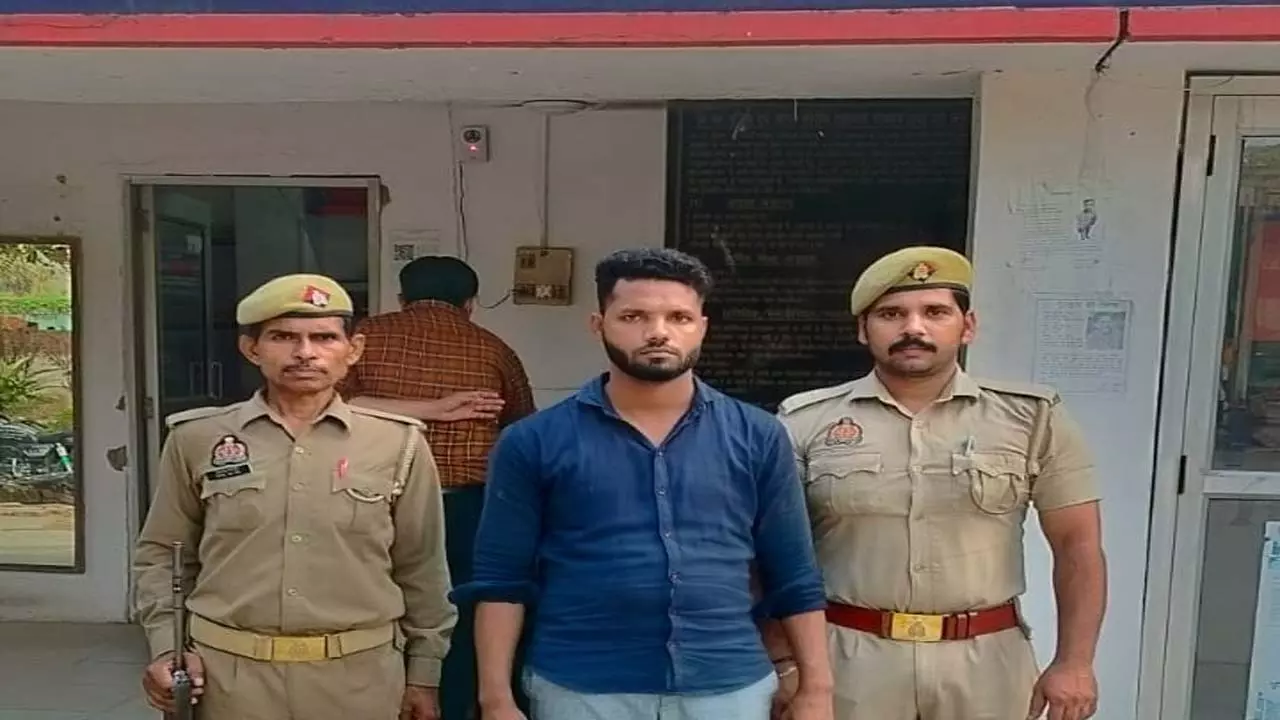 Women on social media Police arrested the person who exploited girls by hiding his identity