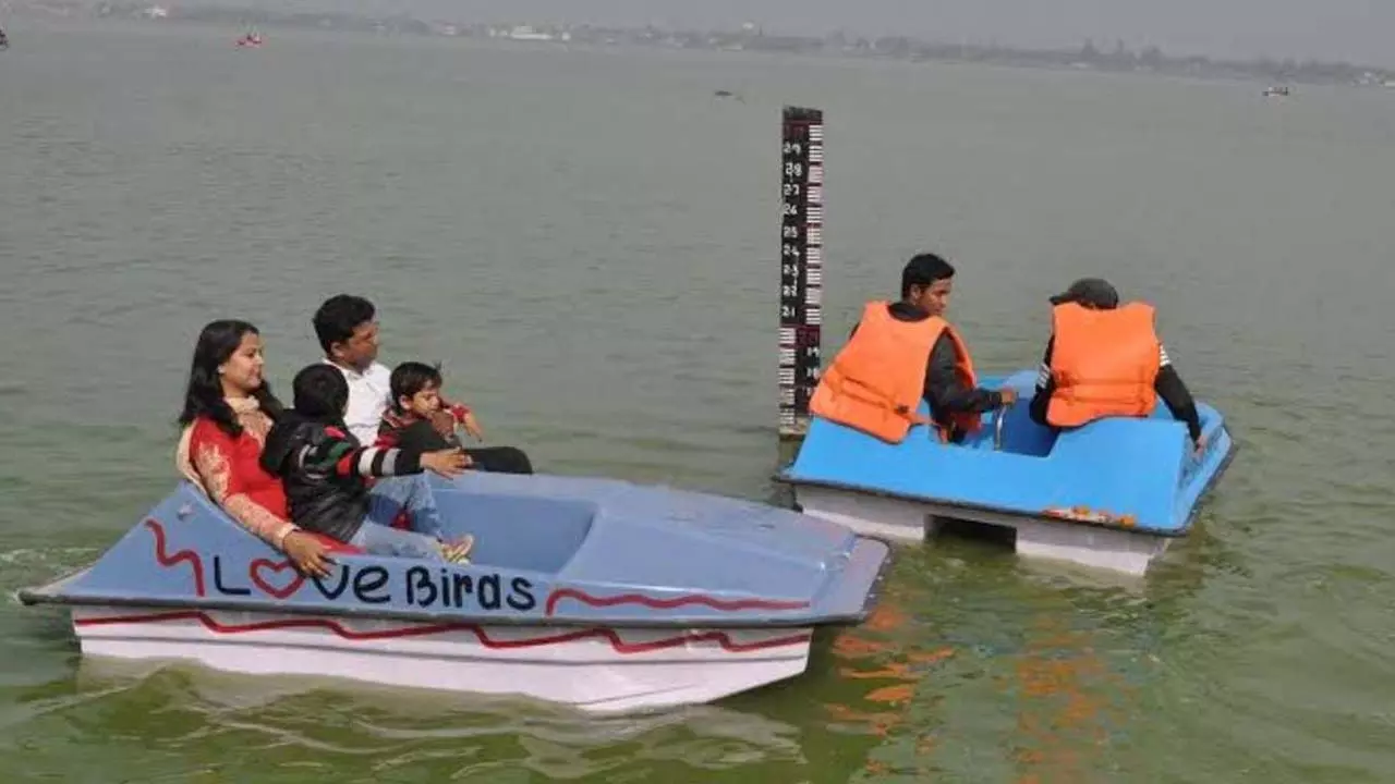 150 bids placed for running motor boat in Ramgarh Lake, boat will be rented for Rs. 18.60 lakh per month