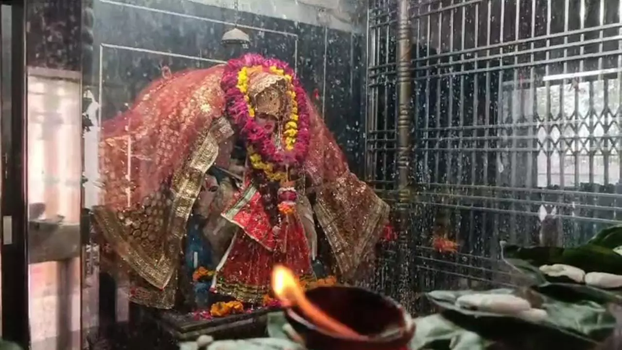 Hamirpur News: यूपी का चमत्कारी मंदिर, रात में मंदिर के अंदर बजती है पायल