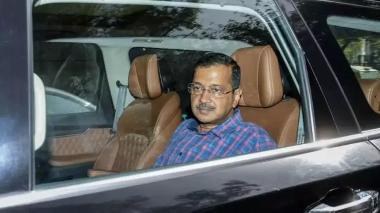 Arvind Kejriwal Cars: दिल्ली में नहीं एक भी घर, लेकिन केजरीवाल के गैराज में खड़ी हैं ये लग्जरी गाड़ियां