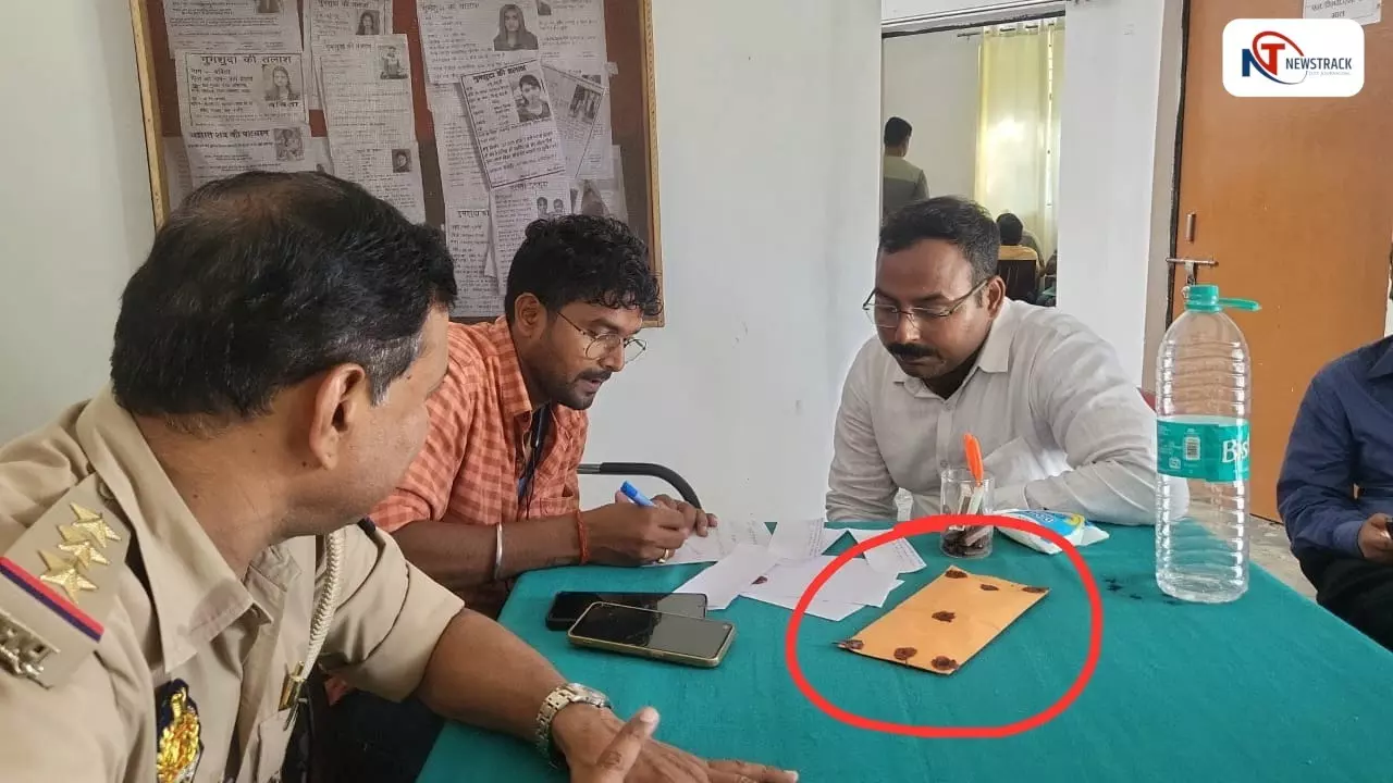 Anti-corruption team caught the accountant taking bribe, registered a case