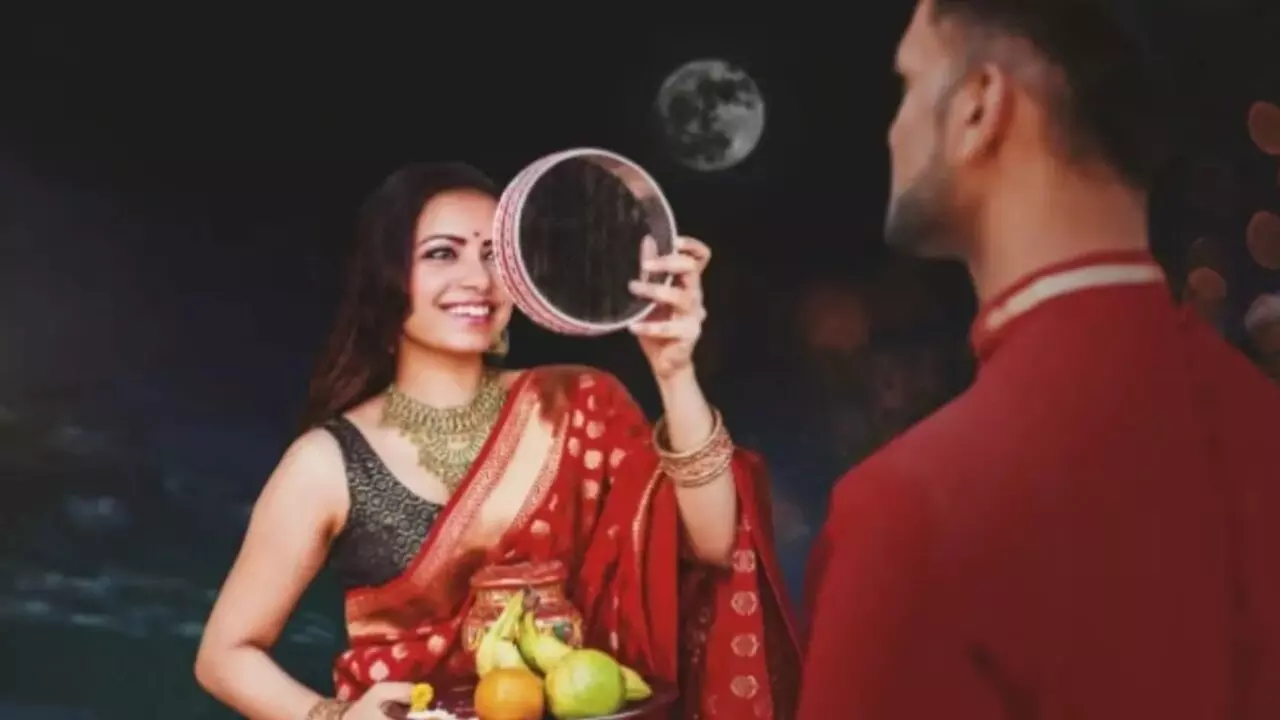 Karwa Chauth पर छलनी से क्यों देखा जाता है पति का चेहरा, क्या आप जानते हैं?