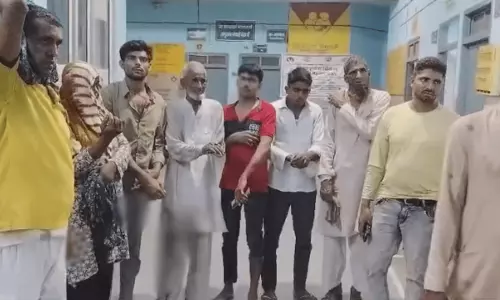 Shamli News: पंचायती बेंच पर बैठने को लेकर दो पक्षों में खूनी संघर्ष, एक दर्जन से अधिक घायल
