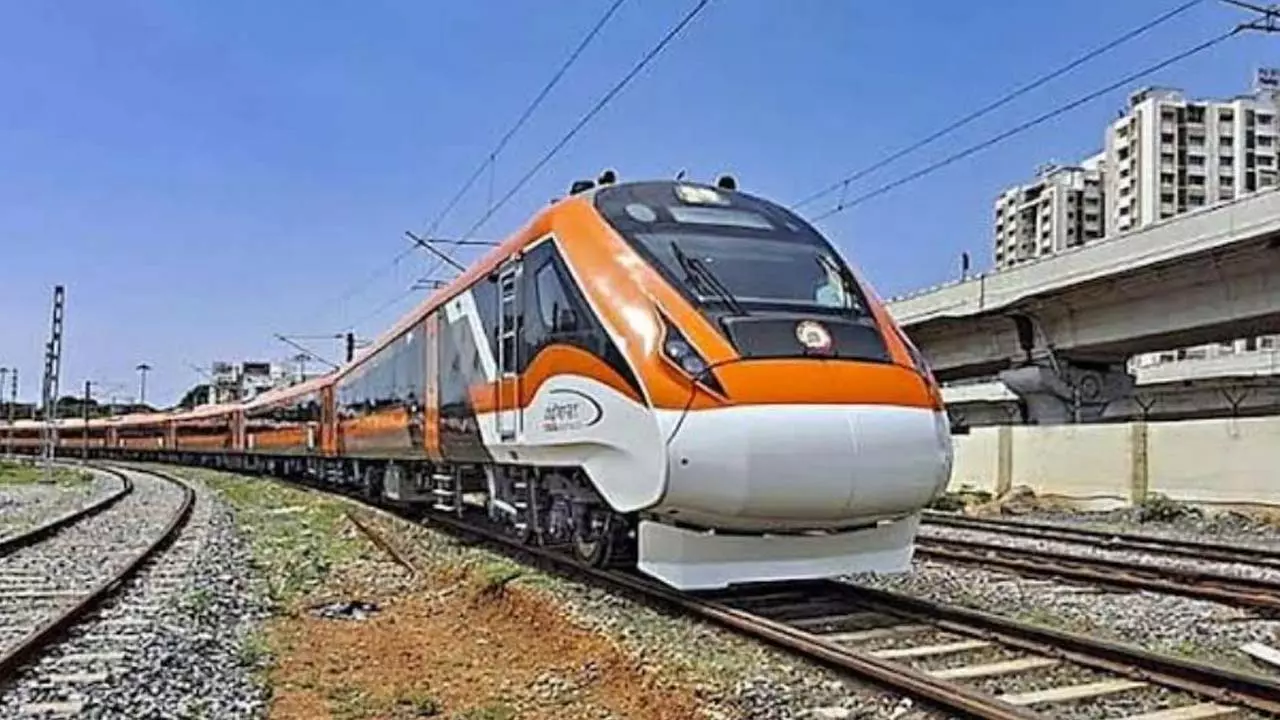 Vande Bharat Express seats are vacant even during the festival season are empty, passengers demanded stoppage in Hardoi