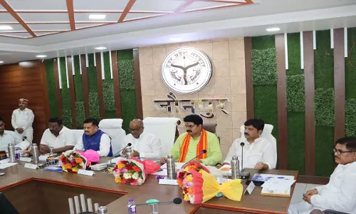 Review meeting of proposals related to roads under the chairmanship of Minister of State for Sports and Youth Welfare Girish Chandra Yadav