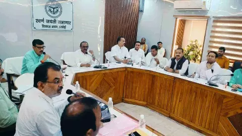 Hardoi News: जन प्रतिनिधियों ने दिए सड़क निर्माण के प्रस्ताव, DM बोले- शीघ्र कार्यवाही सुनिश्चित करायें