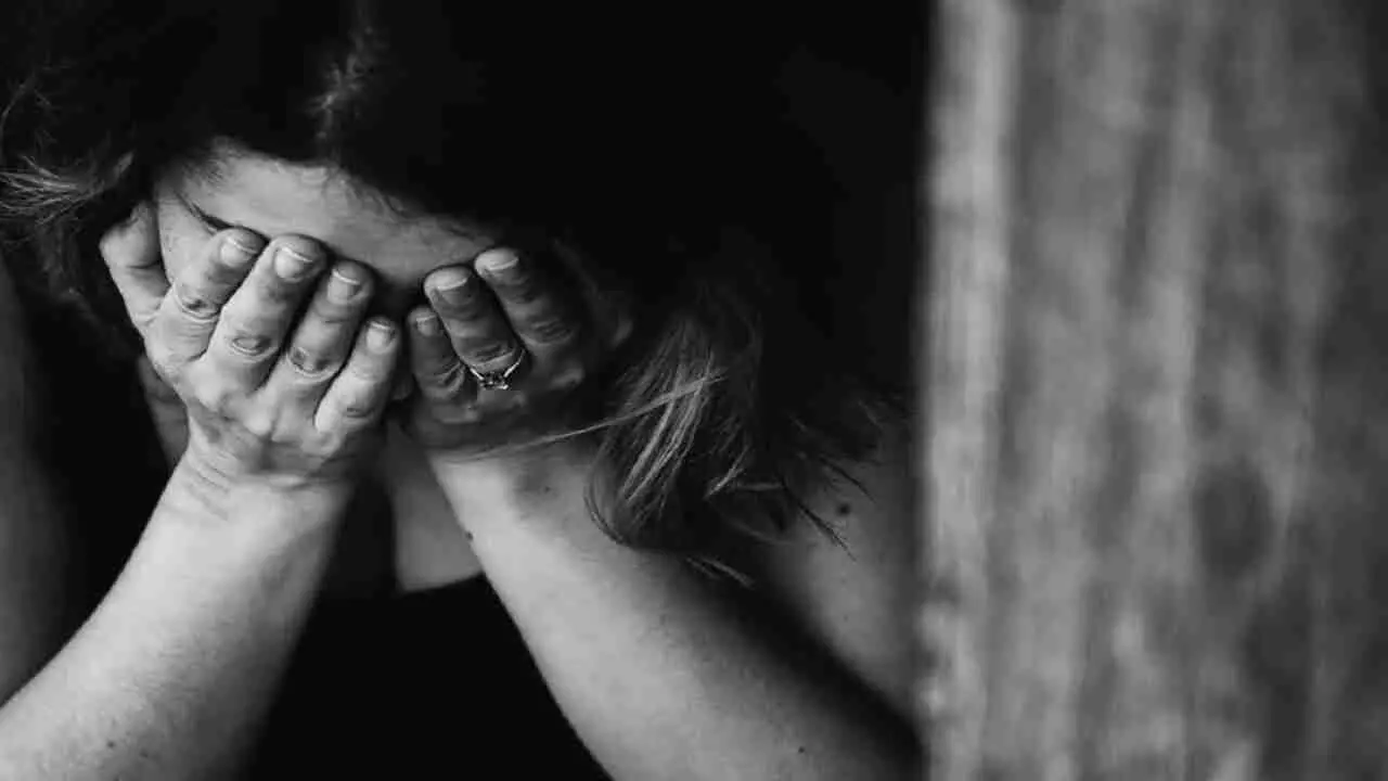 स्कूल में टीचर करता है ये गंदा काम, 42 छात्राओं ने लगाया आरोप, फिर जो हुआ...