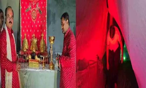 Mathura News: कान्हा की नगरी में मां वैष्णो देवी की जय जय कार, 850 फीट गहरी गुफा में मां के स्वरूपों को कराया गया विराजमान