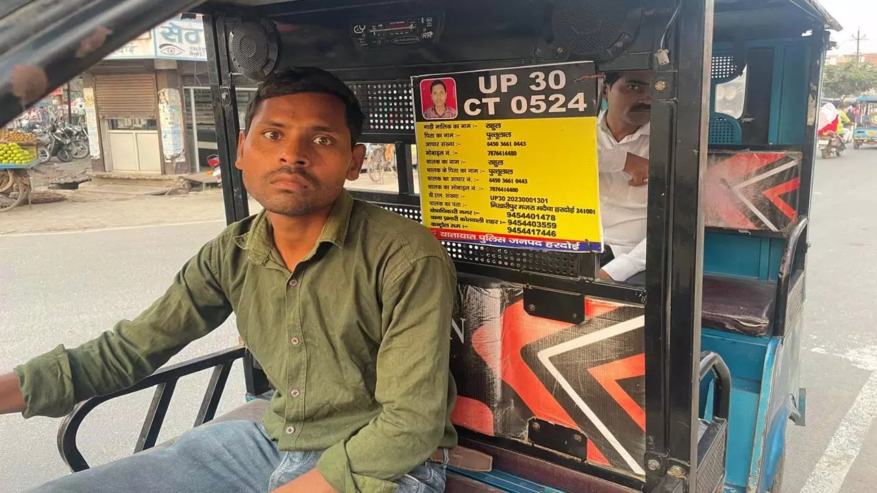 Special number plates installed on e-rickshaws for womens safety under the instructions of Superintendent of Police