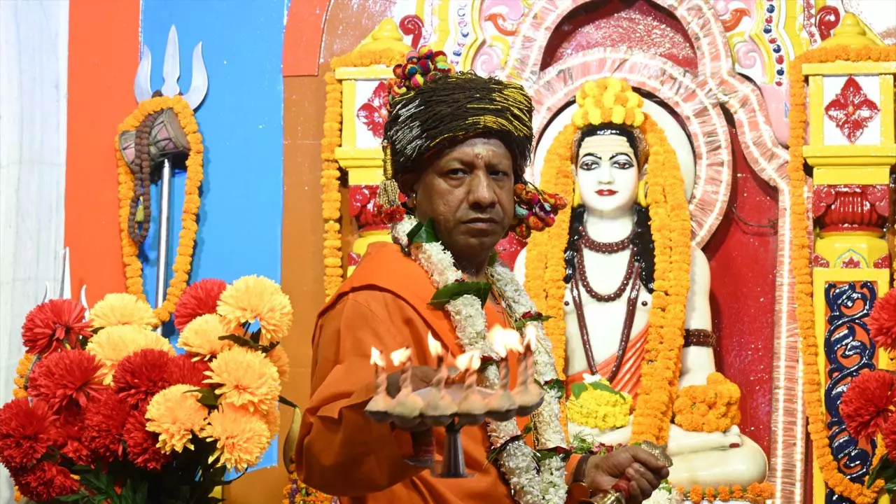 Saints and devotees took blessings in the traditional Tilkotsav program of Gorakshpeethadhiswar