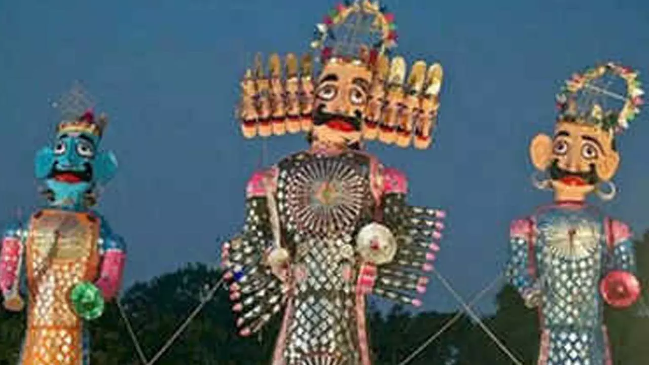 Bandas historical Dussehra, Ravana burns for five days