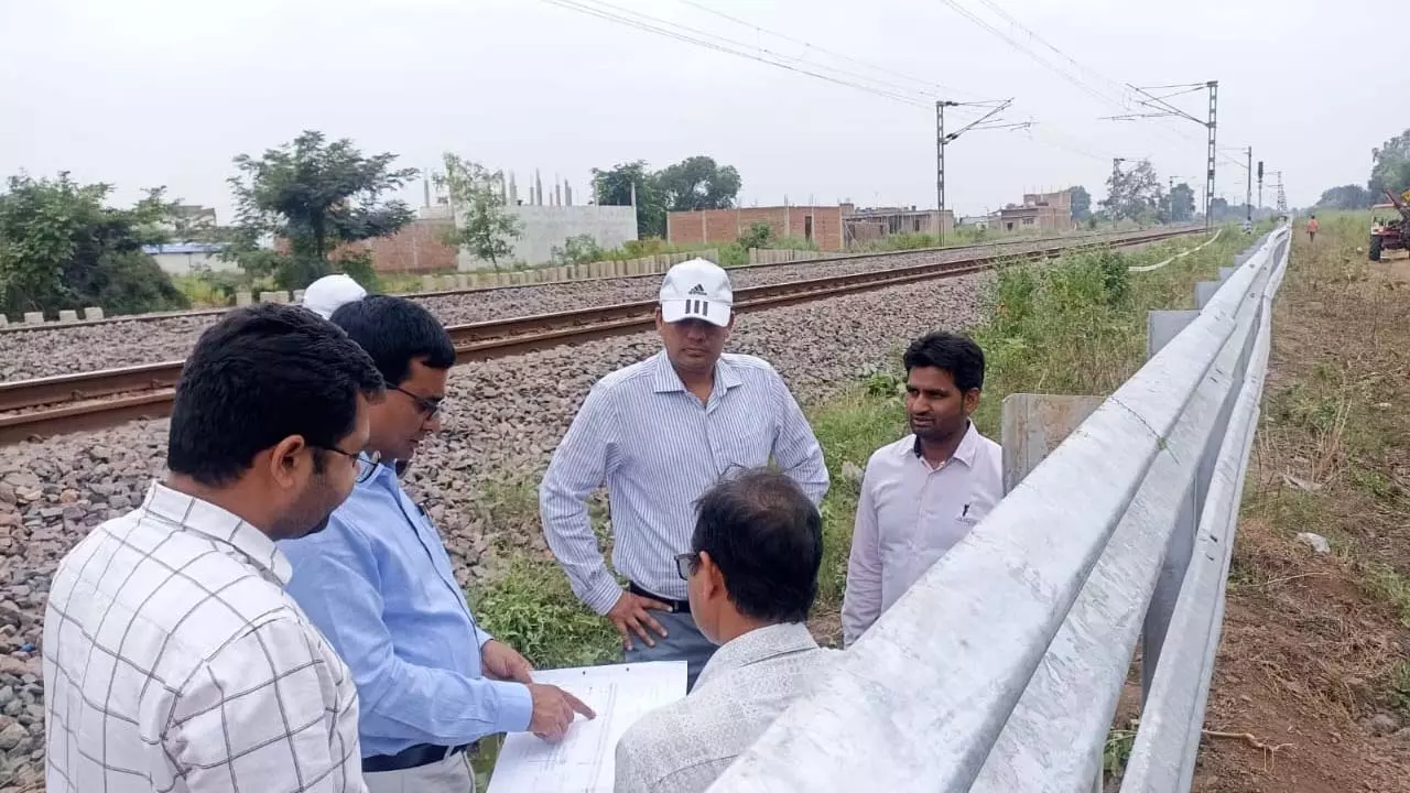 DRM inspected the WM beam fencing work on both sides of the track