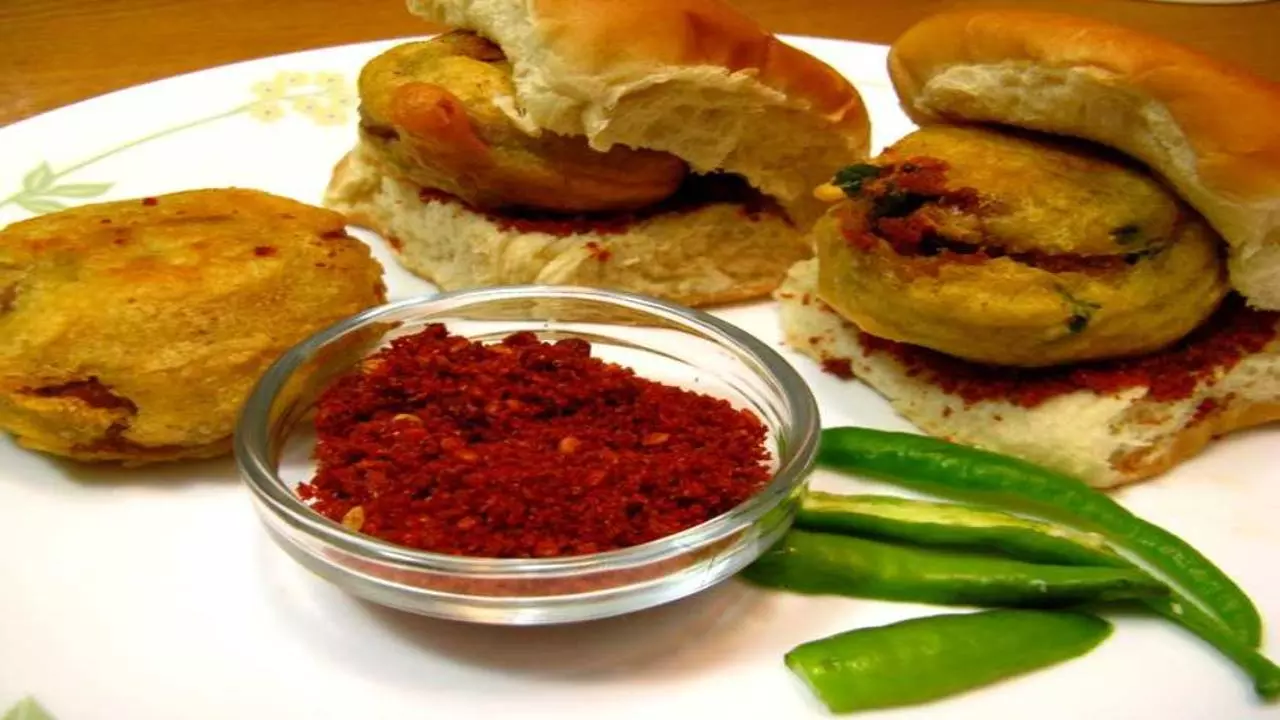 Mumbai Vada Pav in Lucknow