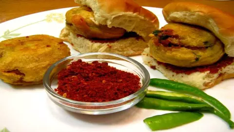 Mumbai Vada Pav in Lucknow Mumbai Vada Pav in Lucknow