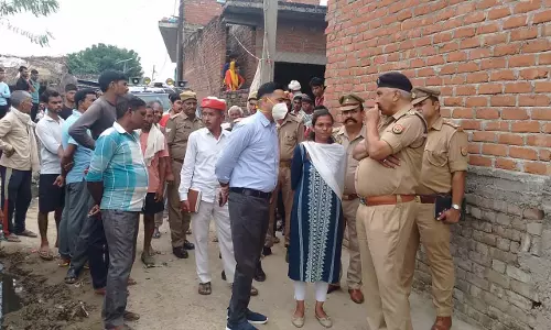 A girl died due to the collapse of a house wall, her mother and a young woman were injured