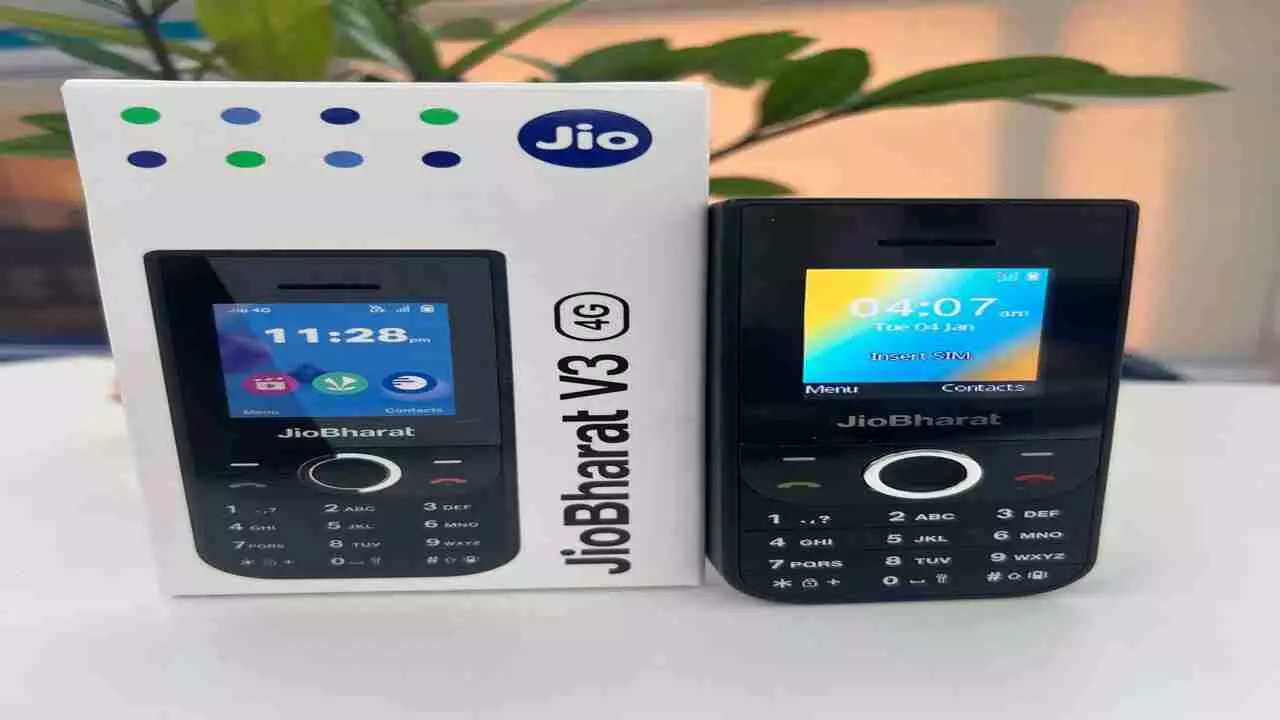 Jio New 4G Phone: जियो के दो नए 4जी फीचर फोन जियोभारत V3 और V4 लॉन्च