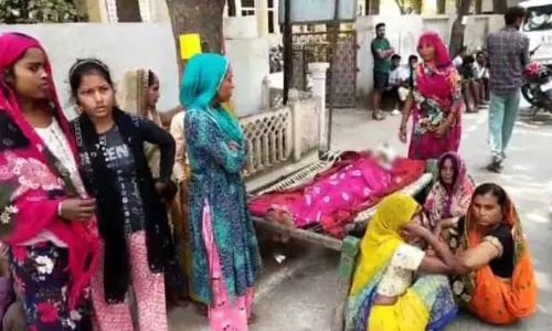Etawah News: नाबालिक के ऊपर 3 युवकों ने किया डंडे से हमला, हालत नाजुक, घटना सीसीटीवी में कैद