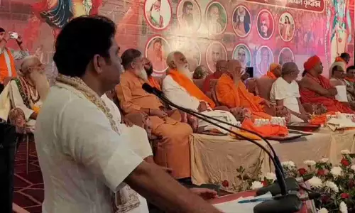 Mathura News: ..तो तिलक और माला खतरे में पड़ जाएगी, वृंदावन में संत समागम की बड़ी चिंता