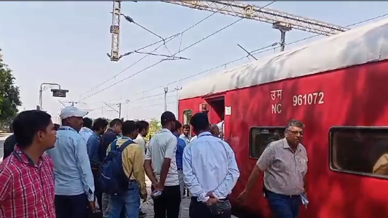 General Manager inspected the railway station, laid emphasis on expansion of passenger facilities