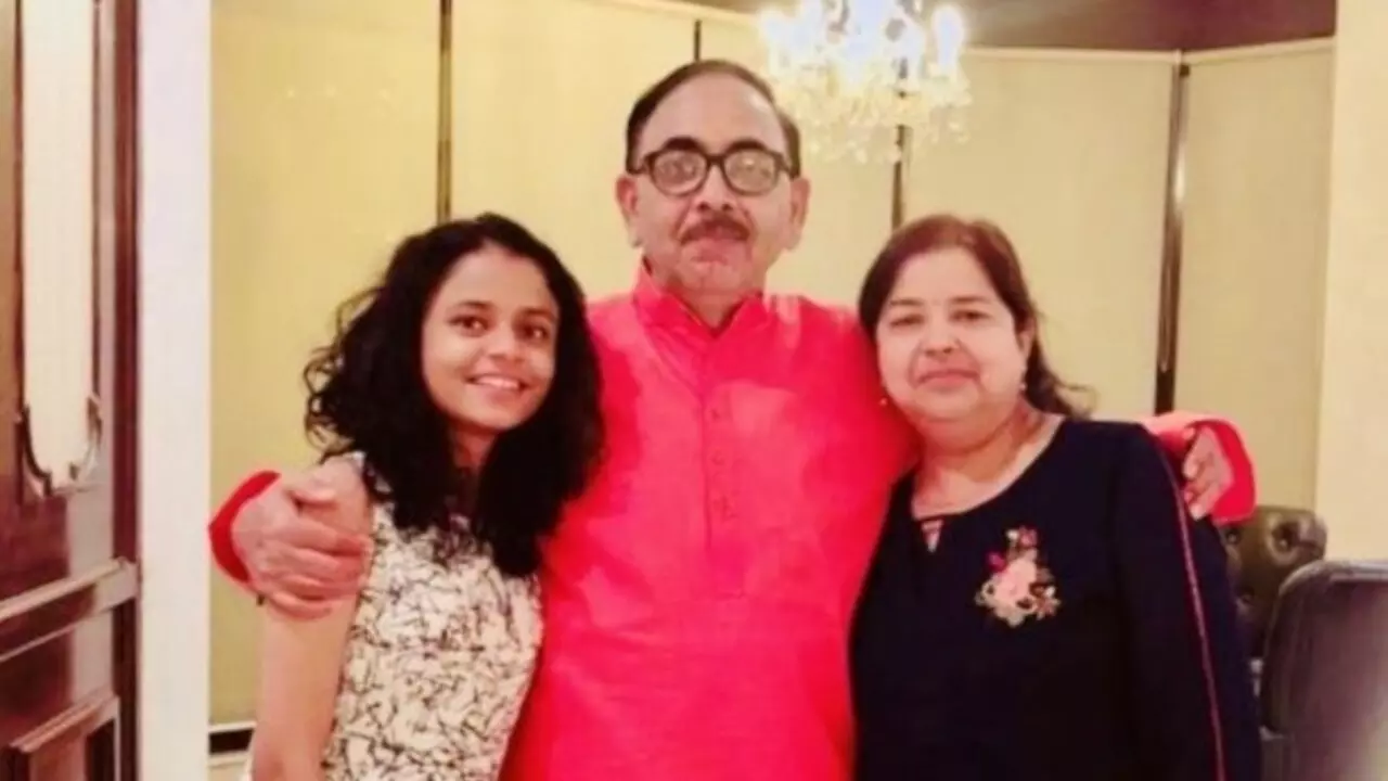 Mahendra Nath Pandey Family: कौन हैं यूपी चुनाव अधिकारी बनाए गए महेंद्र नाथ पांडेय, जानें परिवार में है कौन-कौन