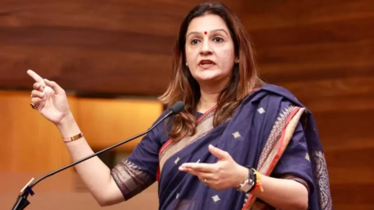 Priyanka Chaturvedi Biography: कौन हैं पीएम मोदी को महान नेता बताने वालीं प्रियंका चौधरी, जानें इनके बारे में सबकुछ