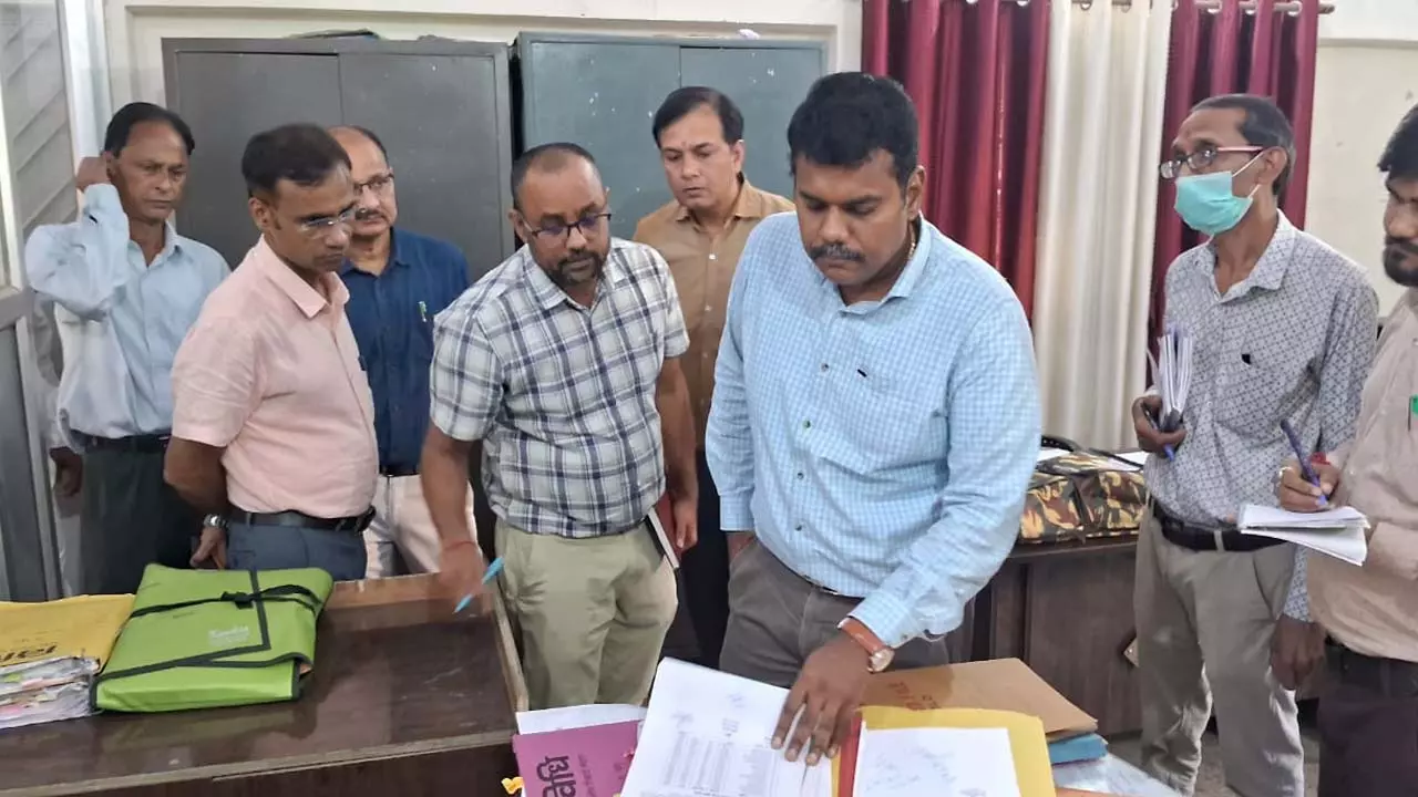 DM inspected CMO office, expressed displeasure over irregularities in Matru Vandan Yojana, gave these instructions