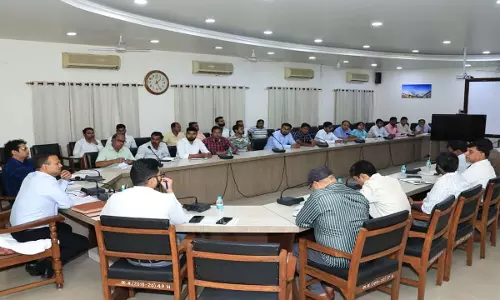 जिलाधिकारी रविन्द्र कुमार ने कहा, पीएम सूर्यघर, मुफ्त बिजली योजना के कार्य में लाएं तेज़ी: Photo- Newstrack