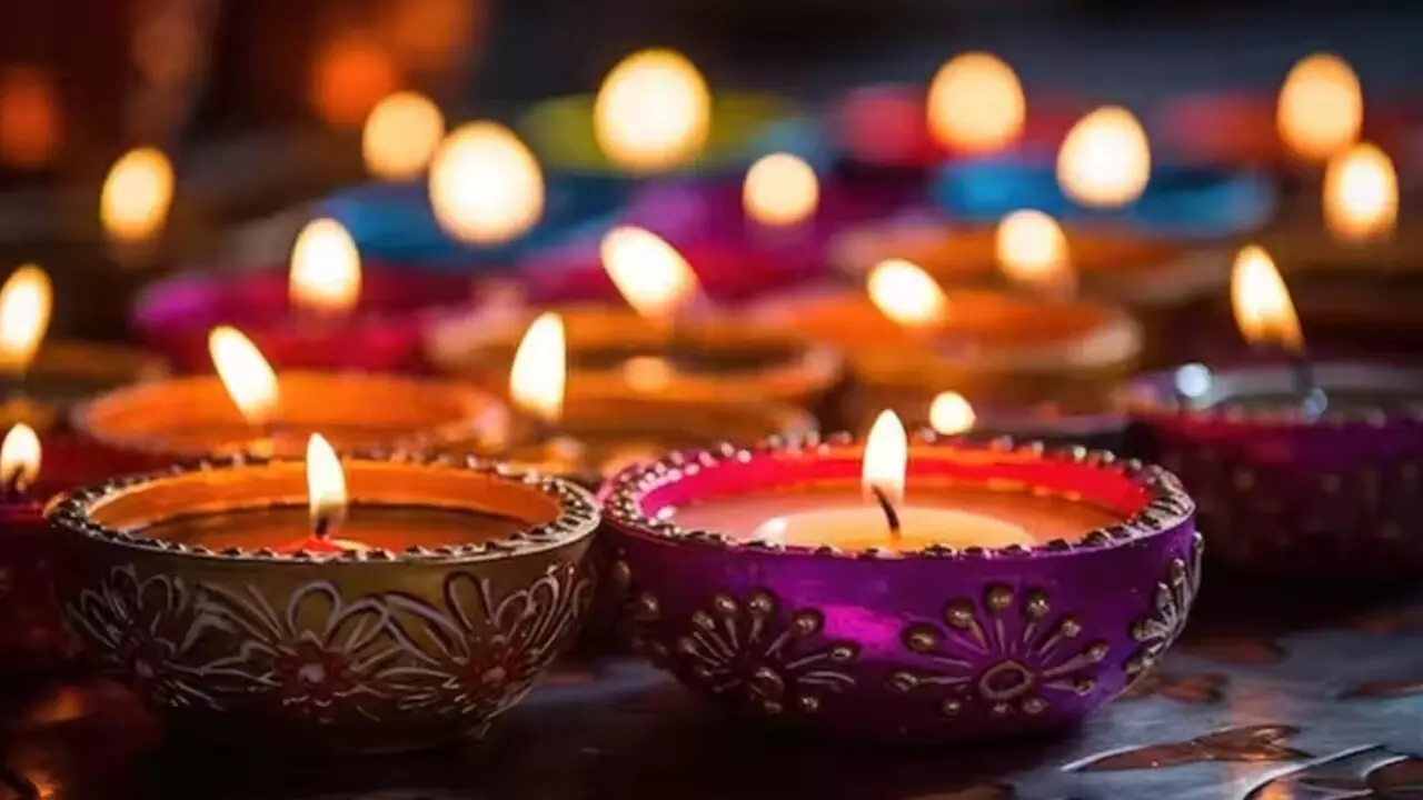 Choti Diwali 2024: क्यों मनाते हैं छोटी दिवाली, यहां जाने महत्व और कथा के बारे में