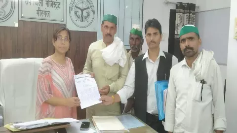 Bareilly News: पांच सूत्रीय मांगों को लेकर भारतीय किसान यूनियन टिकैत ने एसडीएम को सौंपा ज्ञापन Bareilly News: पांच सूत्रीय मांगों को लेकर भारतीय किसान यूनियन टिकैत ने एसडीएम को सौंपा ज्ञापन