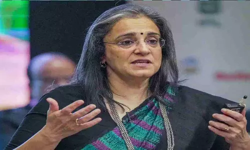 SEBI Chief: सेबी चीफ नहीं पहुँचीं संसदीय पैनल के सामने, बैठक रद होने से एनडीए सांसद नाराज
