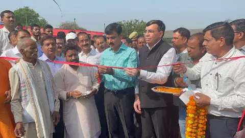 Hardoi District Magistrate Mangala Prasad Singh inaugurated the price session at DSCL Sugar Mill Hariyanwa Hardoi District Magistrate Mangala Prasad Singh inaugurated the price session at DSCL Sugar Mill Hariyanwa
