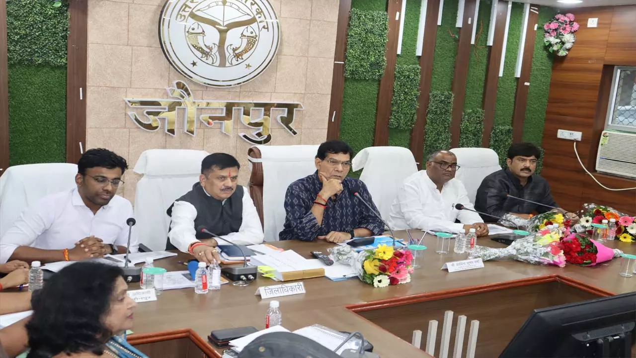 Minister in charge in review meeting AK Sharma held a meeting with the officials of the Electricity Department