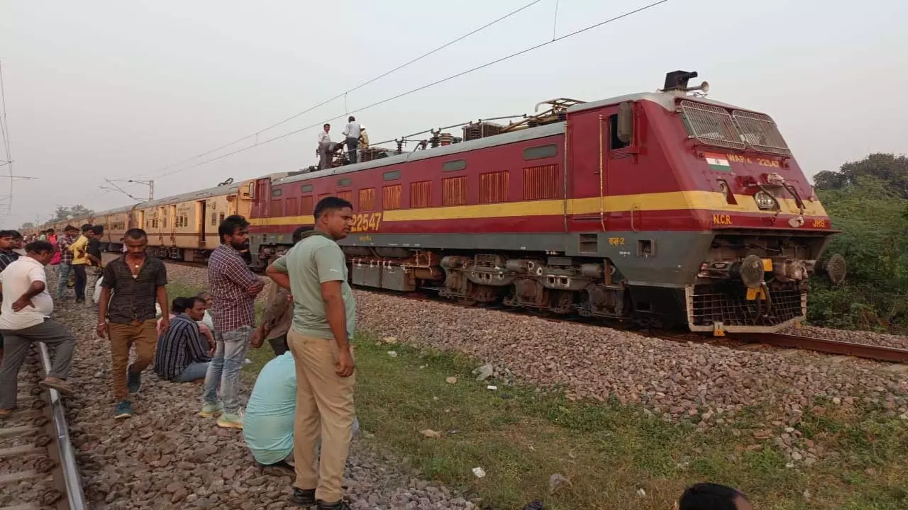 Cow collided with the engine of Chhapra Mail, OHE wire broke