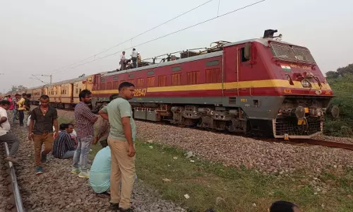 Cow collided with the engine of Chhapra Mail, OHE wire broke