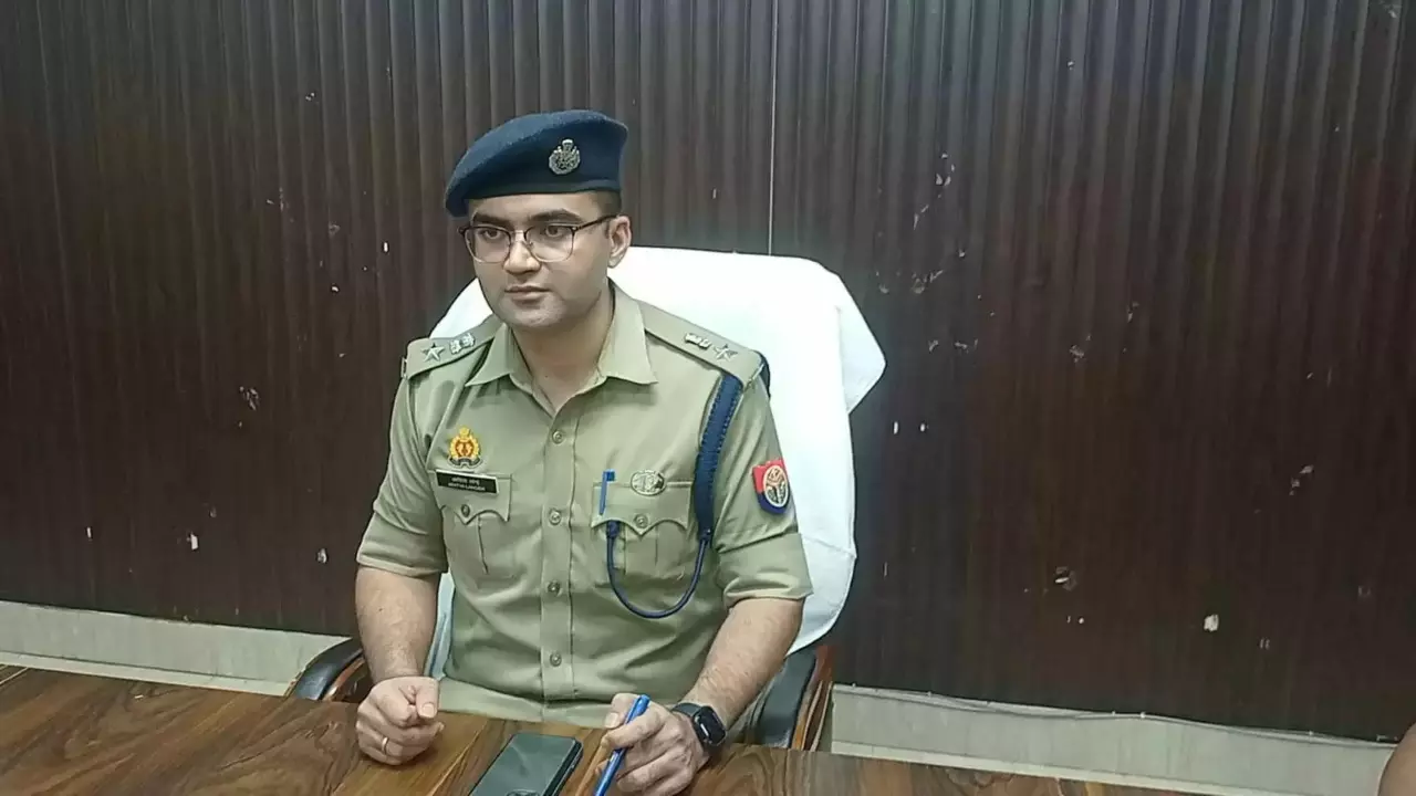 Chandauli News: SP के आदेश का जगलर पुलिस कर्मियों पर नहीं दिख रहा असर