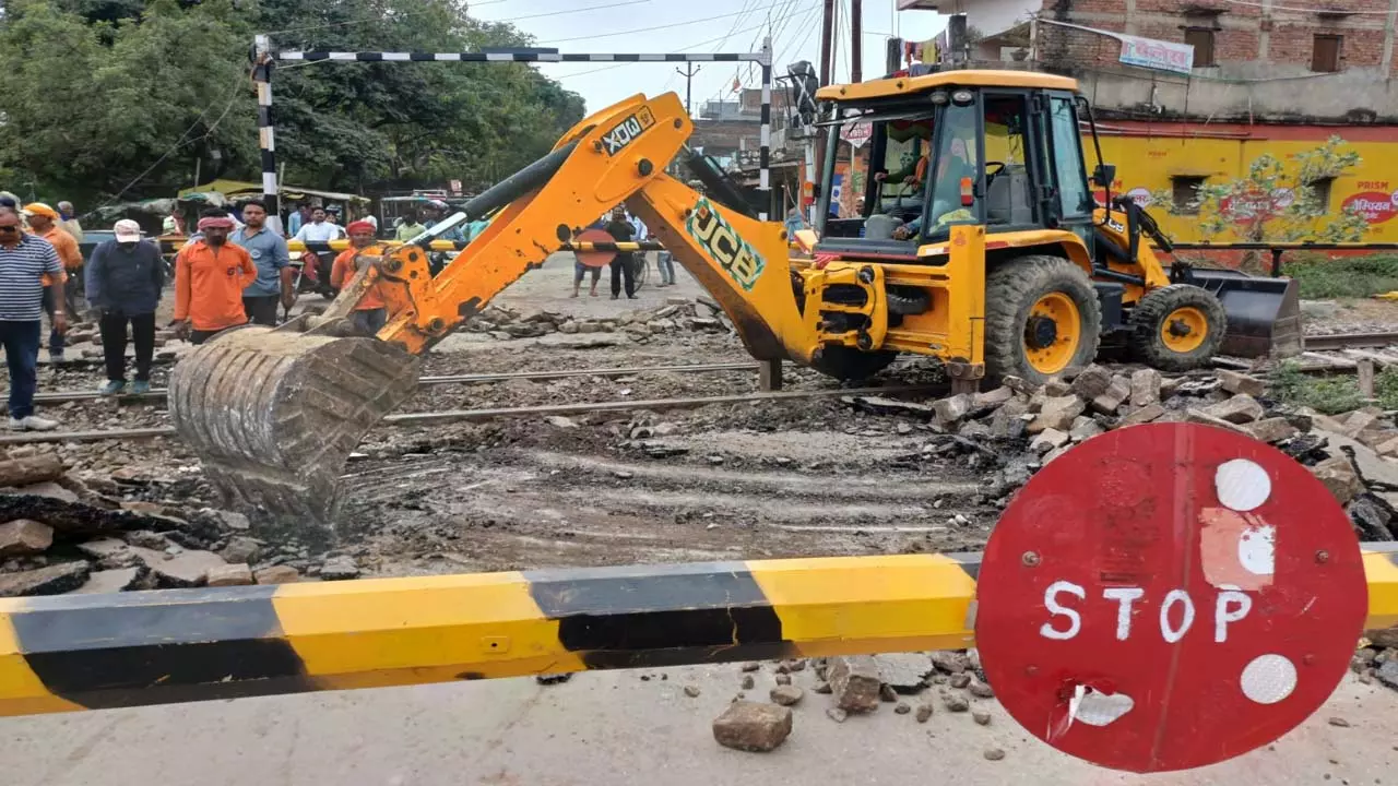 Case of closure of railway crossing on Robertsganj-Pannuganj road near Sonbhadra railway station