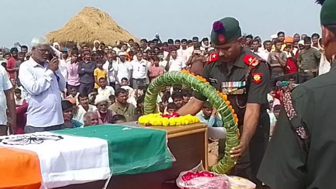 Army truck met with an accident in Kulgam, Farrukhabad Son of martyred, huge crowd gathered for final farewell