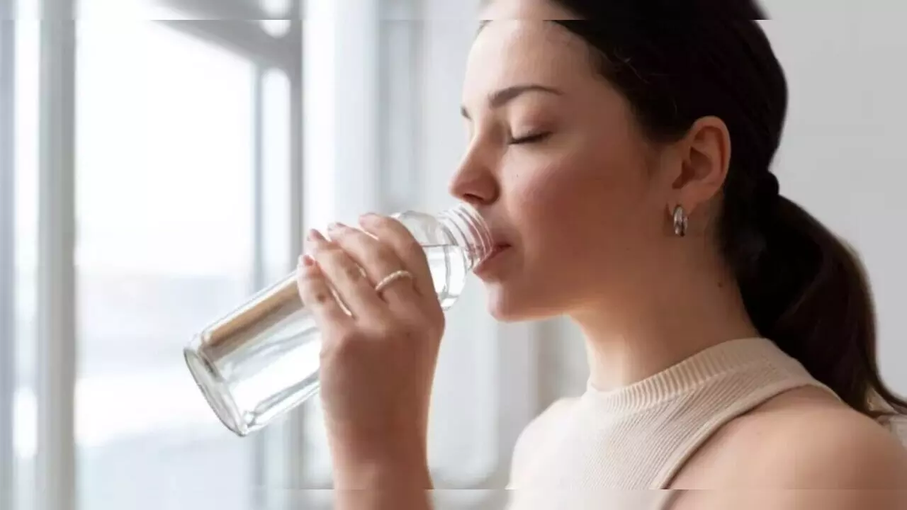 Water Benefits: पानी पीने की सलाह को हल्के में ना लें, हैं इतने फायदे की चौंक जाएंगे