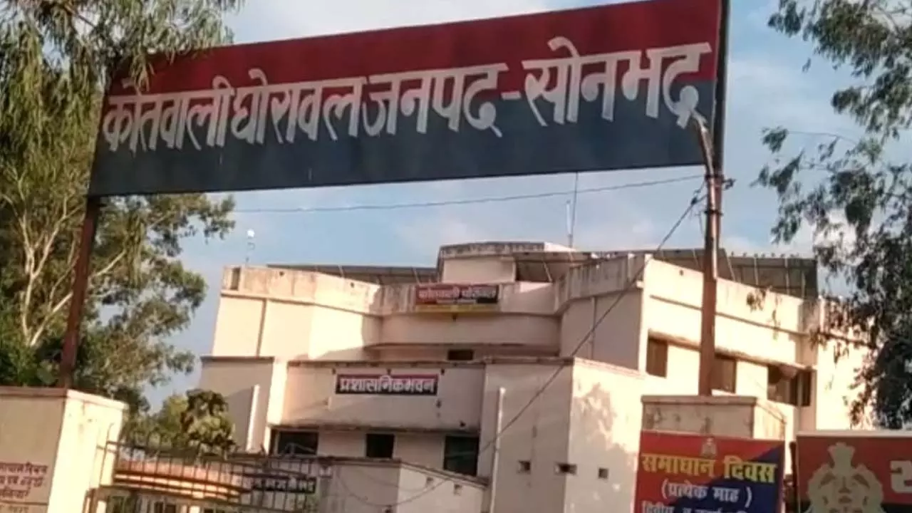 A living person is declared dead and given the name of someone else Land was registered, case of fraud against five including Pradhan, Lekhpal, Secretary