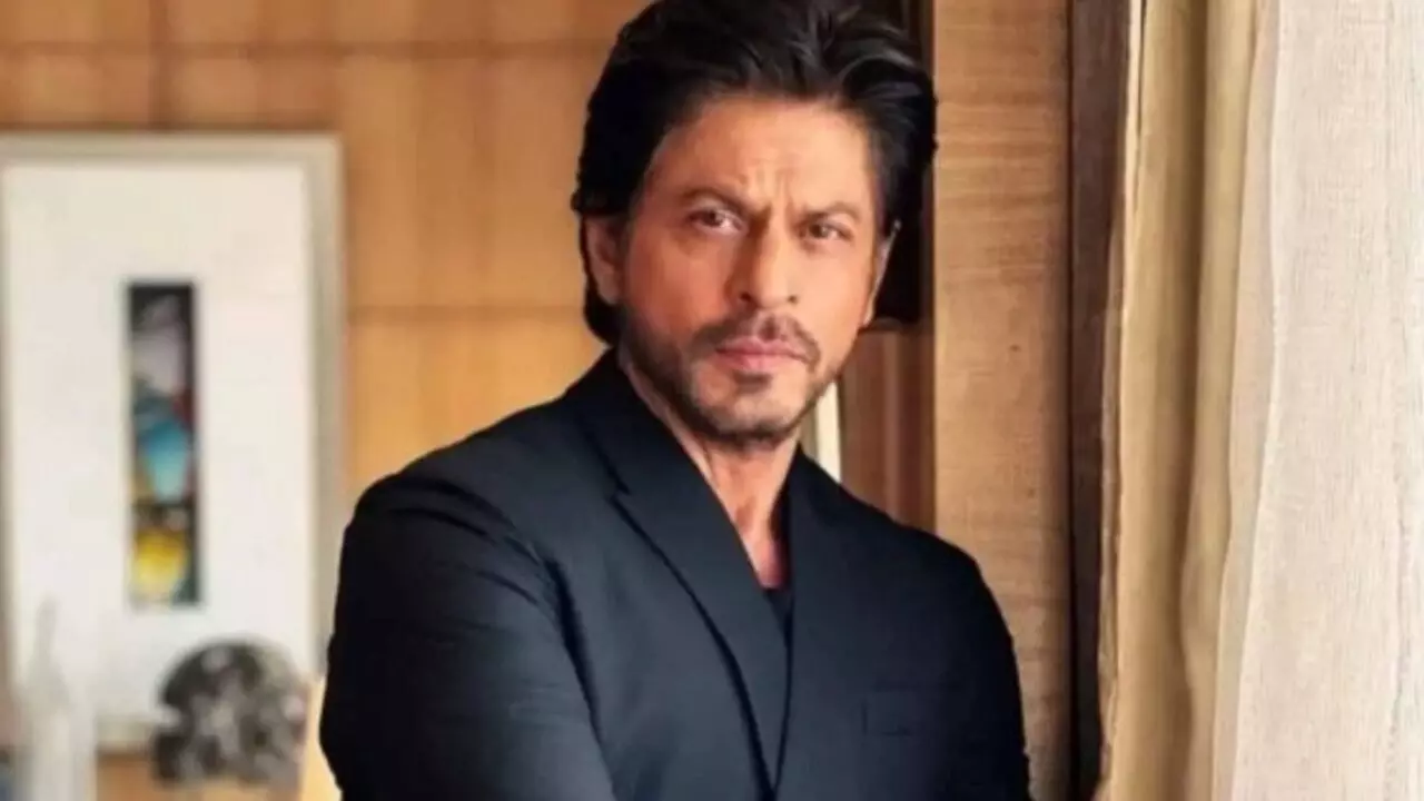 Shah Rukh Khan Birthday: केवल मन्नत नहीं किंग खान के पास विदेशों में भी है लग्जरी बंगले, नेटवर्थ तो होश उड़ा देगी