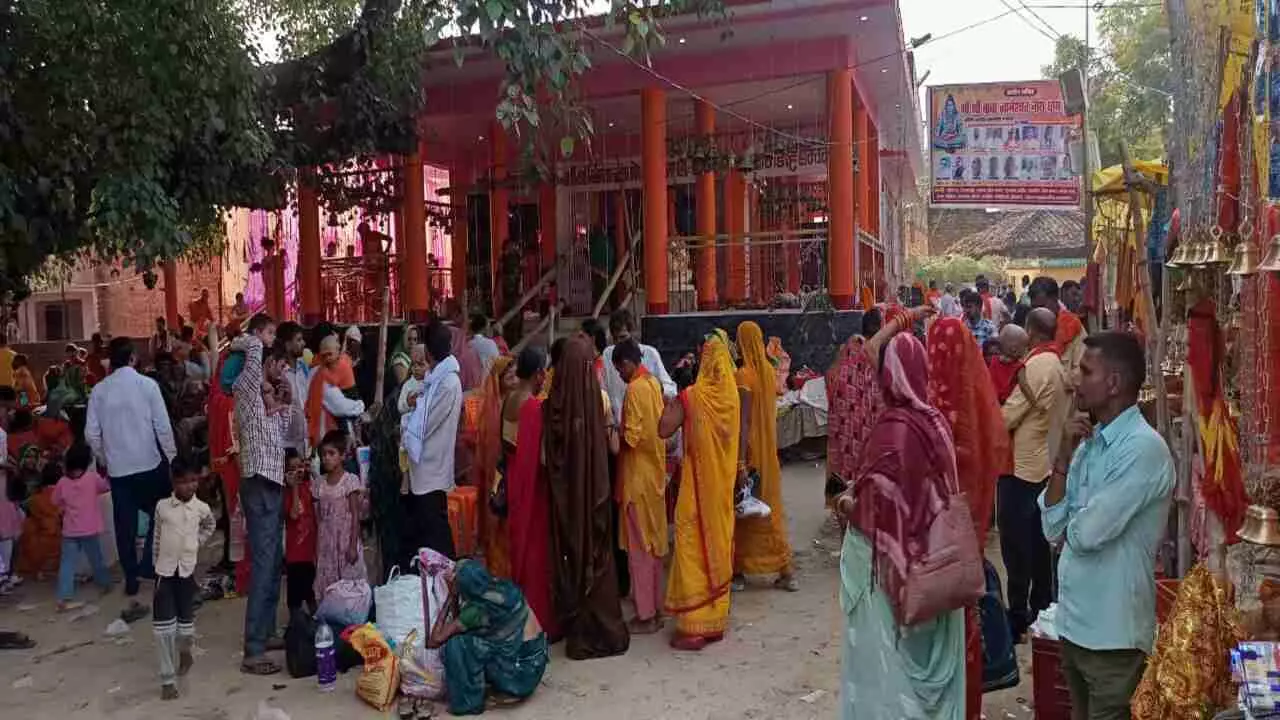 Chandauli News: ऐसा शिव मंदिर, जहां आज के दिन सभी धर्म के लोग टेकते है मत्था