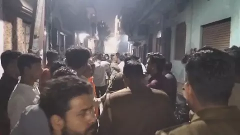 Muzaffarnagar News: गोवर्धन पूजा के दौरान छेड़छाड़ मारपीट और हंगामा, थूकने से बढ़ा बवाल Muzaffarnagar News: गोवर्धन पूजा के दौरान छेड़छाड़ मारपीट और हंगामा, थूकने से बढ़ा बवाल