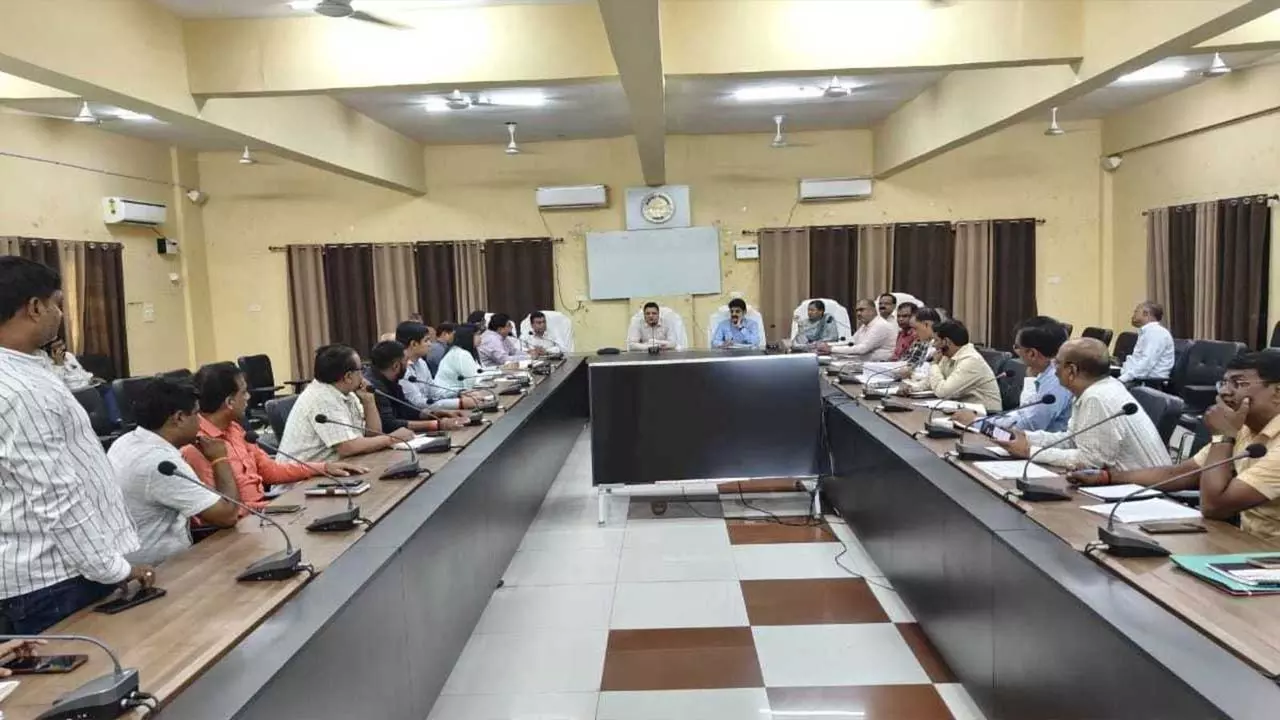 Eight-day training of 24 IAS officers in Chandauli district Tour stay