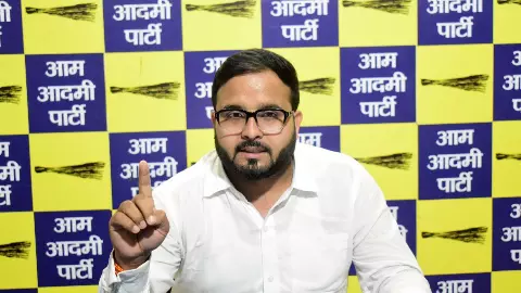 AAP leader Vanshraj Dubey said that the Yogi government will have to withdraw the decision to close government schools AAP leader Vanshraj Dubey said that the Yogi government will have to withdraw the decision to close government schools