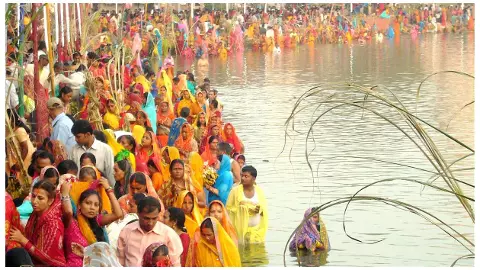 Lucknow News: छठ पर जिला स्तरीय अवकाश घोषित, स्कूल-कॉलेजों में भी छुट्टी