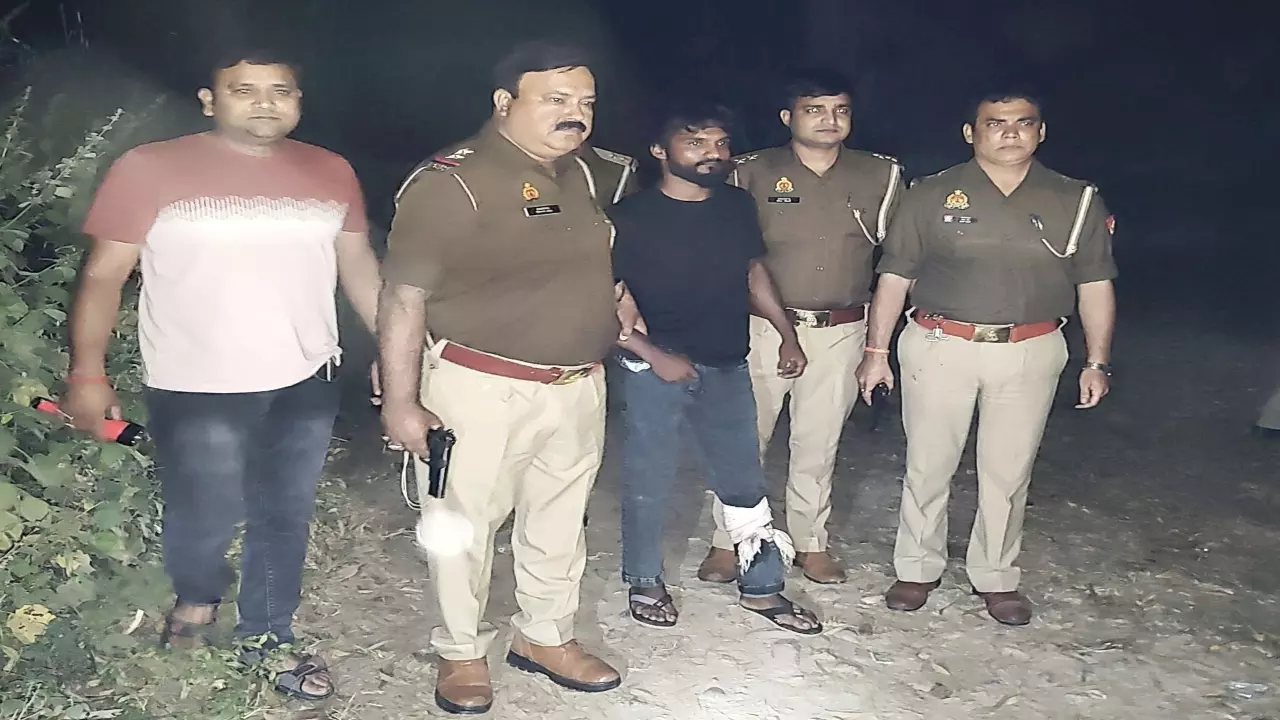 Meerut News: पुलिस मुठभेड़ में गोली लगने के बाद शातिर लुटेरा गिरफ्तार, अलग-अलग थानों में पांच मामले दर्ज