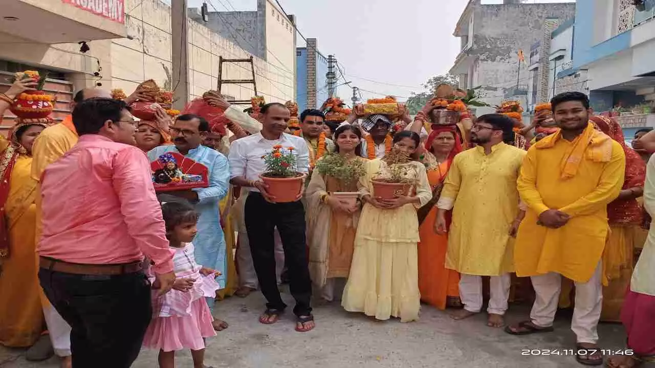 Bareilly News: सात दिवसीय भागवत कथा का शुभारंभ, महिलाओं द्वारा निकाली गई कलश यात्रा