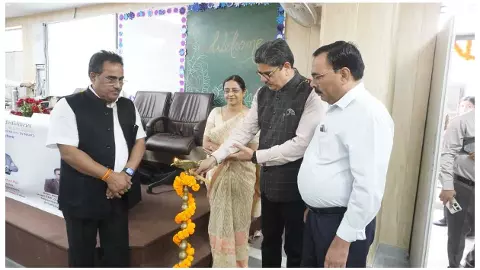 Lucknow University: कुलपति ने एमबीए फाइनेंस एंड अकाउंटिंग के छात्रों को सफलता के सूत्र बताए