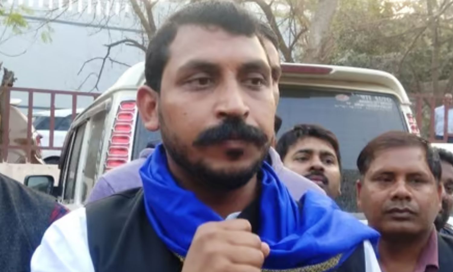 अब्दुला आज़म से मिलने पहुँचे नगीना सांसद चंद्रशेखर | Nagina MP Chandra ...