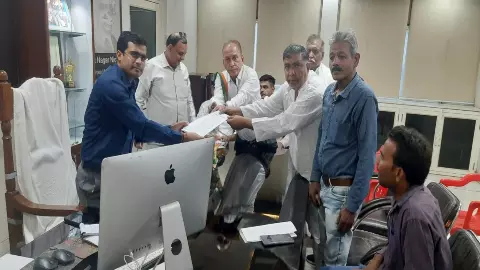 Meerut News: рдореЗрд░рда рдореЗрдВ рдХрд╛рдВрдЧреНрд░реЗрд╕рд┐рдпреЛрдВ рдиреЗ рдирдЧрд░ рдЖрдпреБрдХреНрдд рд╕реЗ рдорд┐рд▓рдХрд░ рдЦреЛрд▓рд╛ рдирдЧрд░ рдирд┐рдЧрдо рдХреА рдЦрд╛рдорд┐рдпреЛрдВ рдХрд╛ рдкрд┐рдЯрд╛рд░рд╛ Meerut News: рдореЗрд░рда рдореЗрдВ рдХрд╛рдВрдЧреНрд░реЗрд╕рд┐рдпреЛрдВ рдиреЗ рдирдЧрд░ рдЖрдпреБрдХреНрдд рд╕реЗ рдорд┐рд▓рдХрд░ рдЦреЛрд▓рд╛ рдирдЧрд░ рдирд┐рдЧрдо рдХреА рдЦрд╛рдорд┐рдпреЛрдВ рдХрд╛ рдкрд┐рдЯрд╛рд░рд╛